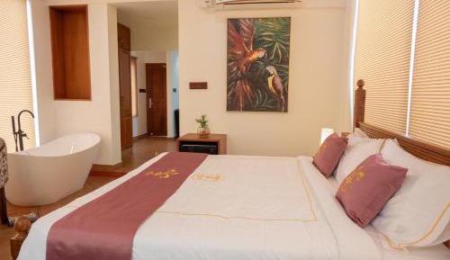 Deluxe Queen Room
