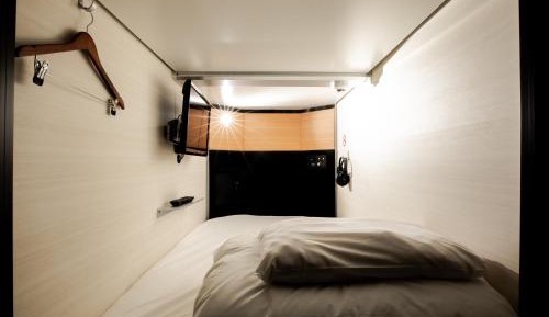 Adjacent Standard Capsule Room for Male