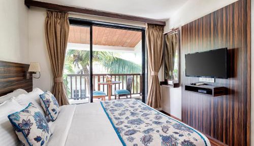 Premium Room with Living Area and Balcony