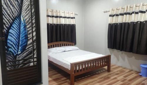 Deluxe Double Room (2 Adults + 1 Child)