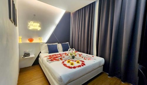 Deluxe Queen Room with Birthday / Anniversary Decoration 