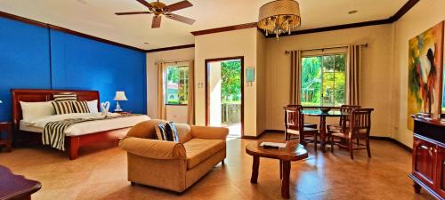 King Suite with Pool View
