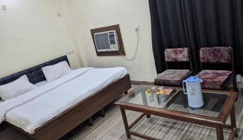 Deluxe Double Room (2 Adults + 1 Child)