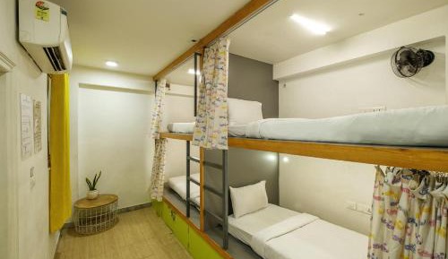 Deluxe 4 Bed Mixed AC Dorm