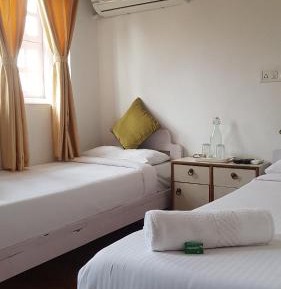 Deluxe Room (2 Adults + 1 Child)