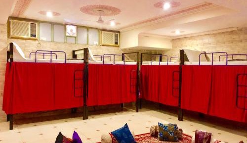 Bed in 10-Bed Mixed Dormitory Room with AC