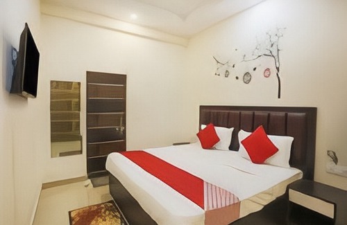 Baraula Hotel | OYO 78247 Crown Inn