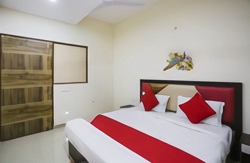 Baraula Hotel | OYO 78247 Crown Inn