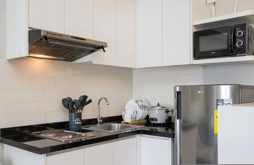 Lahug Apartment | Furnished Studio | Amenity View, WiFi, Netflix and Pool