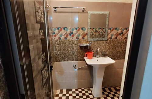 Sirala Hotel | Goroomgo Naturevilla Cafe & Homestay Rishikesh