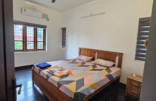 Kochi House | Family friendly 4 bedrooms with airconditioners, spacious, fully equipped house.