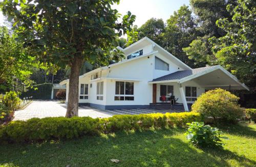 Cherthala House | Choolakadavu -Red