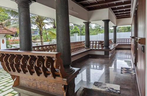 Kottayam House | Swimming Pool Naalkett Tharavad Bungalow with nice Ambience